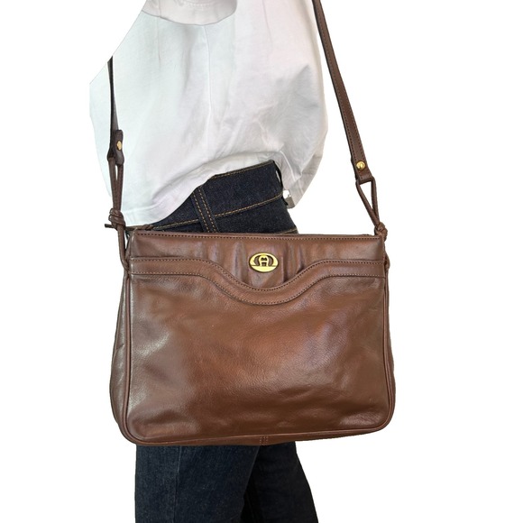 70s Leather Etienne Aigner Shoulder HandBag Brown Zip Snap Logo Medium EUC - Picture 2 of 13